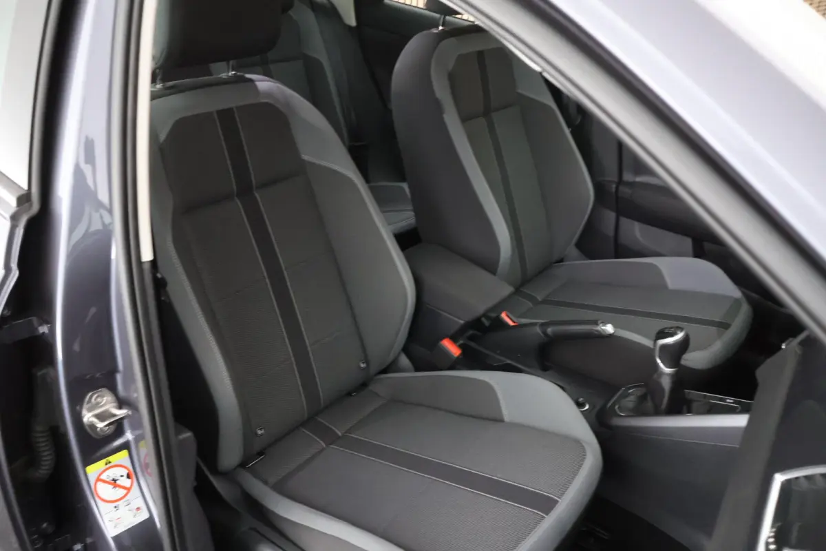 1.0 TSI 95pk Style LED Koplampen Parkeersensoren Virtual Cockpit Navigatie