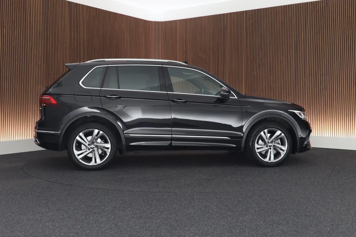 1.4 TSI 245pk DSG eHybrid R-Line Business+ 360camera Panoramadak Stoelverwarming Leder Memory Keyless Navigatie