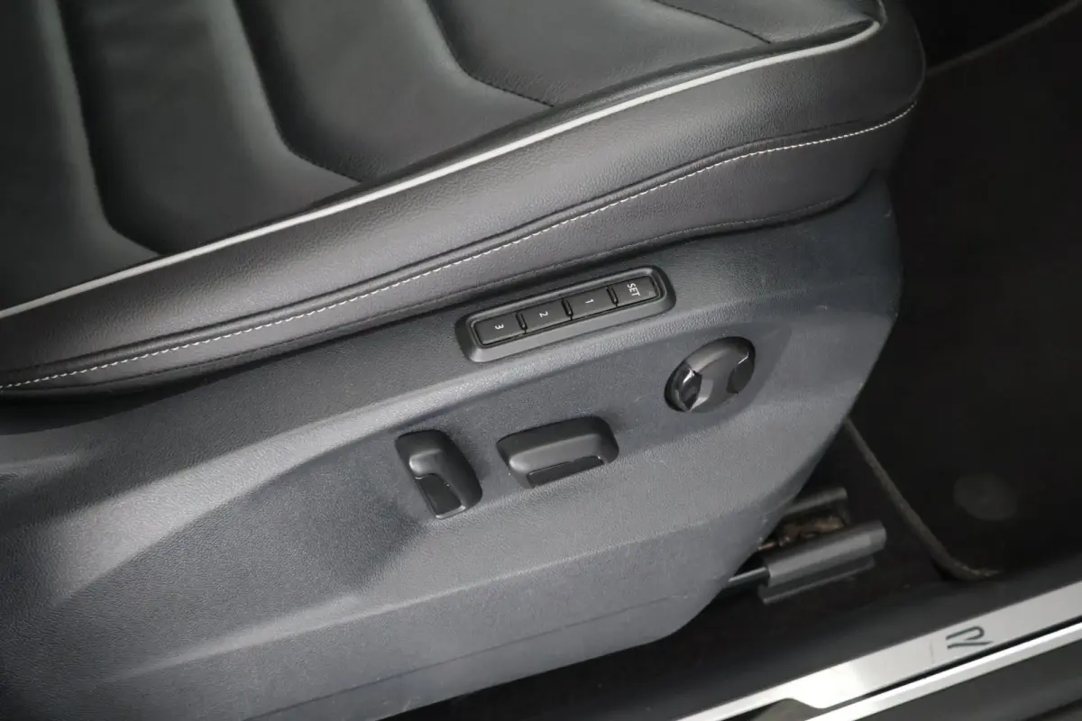 1.4 TSI 245pk DSG eHybrid R-Line Business+ 360camera Panoramadak Stoelverwarming Leder Memory Keyless Navigatie