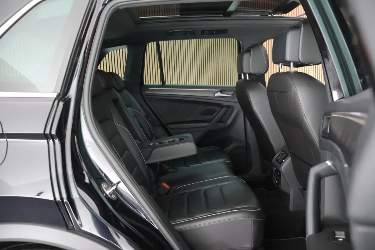1.4 TSI 245pk DSG eHybrid R-Line Business+ 360camera Panoramadak Stoelverwarming Leder Memory Keyless Navigatie