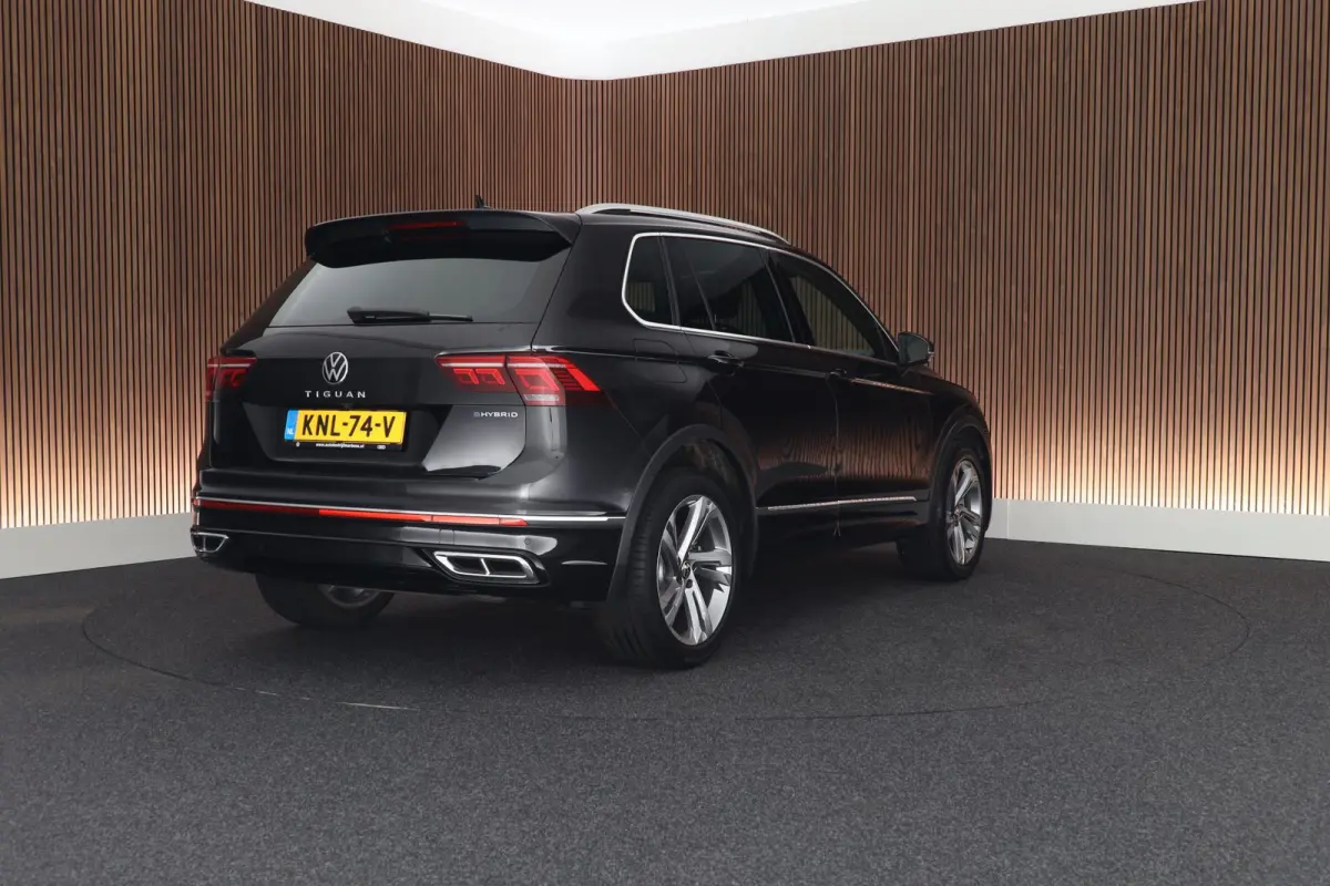 1.4 TSI 245pk DSG eHybrid R-Line Business+ 360camera Panoramadak Stoelverwarming Leder Memory Keyless Navigatie