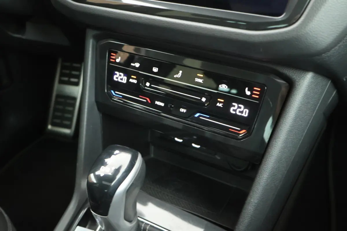1.4 TSI 245pk DSG eHybrid R-Line Business+ 360camera Panoramadak Stoelverwarming Leder Memory Keyless Navigatie