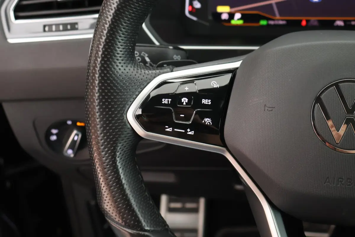 1.4 TSI 245pk DSG eHybrid R-Line Business+ 360camera Panoramadak Stoelverwarming Leder Memory Keyless Navigatie