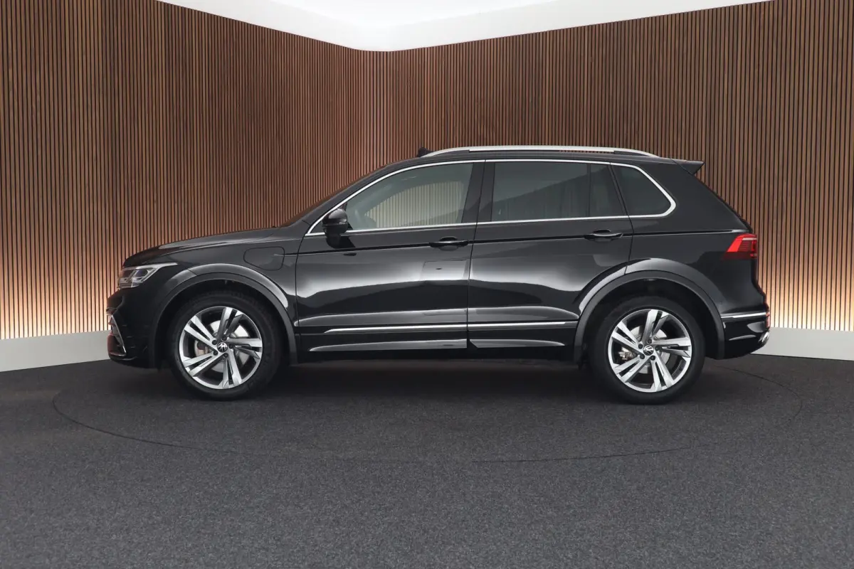 1.4 TSI 245pk DSG eHybrid R-Line Business+ 360camera Panoramadak Stoelverwarming Leder Memory Keyless Navigatie