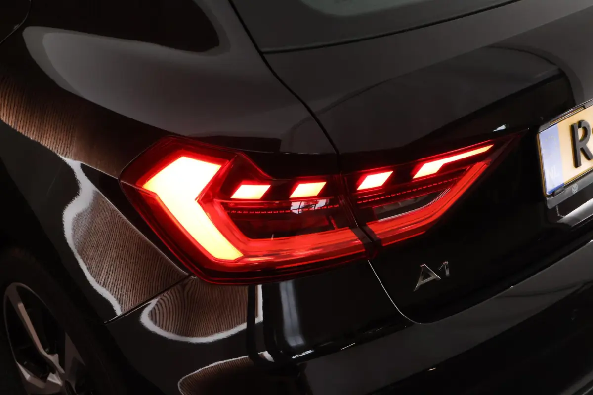 30 TFSI 110pk S-Tronic S edition Sonos Keyless Stoelverwarming ACC LED Climate Control Carplay 2x S-Line