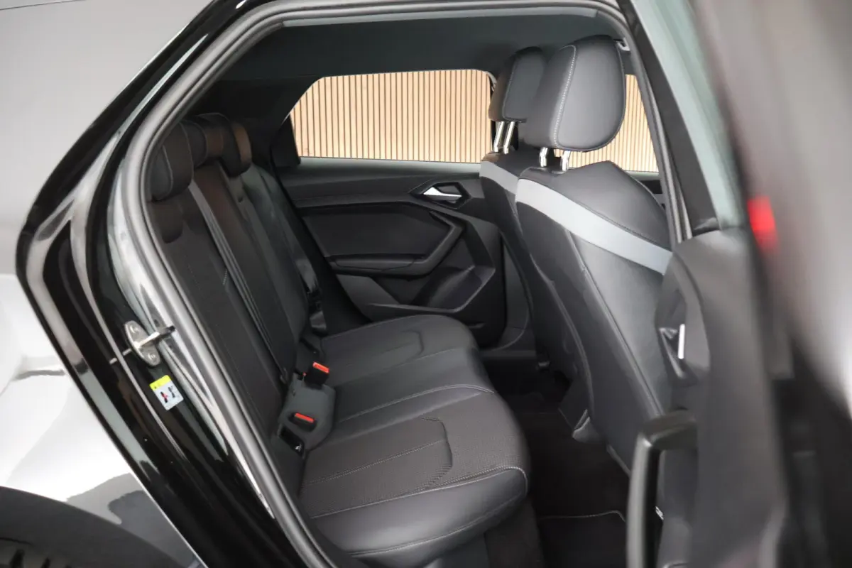 30 TFSI 110pk S-Tronic S edition Sonos Keyless Stoelverwarming ACC LED Climate Control Carplay 2x S-Line
