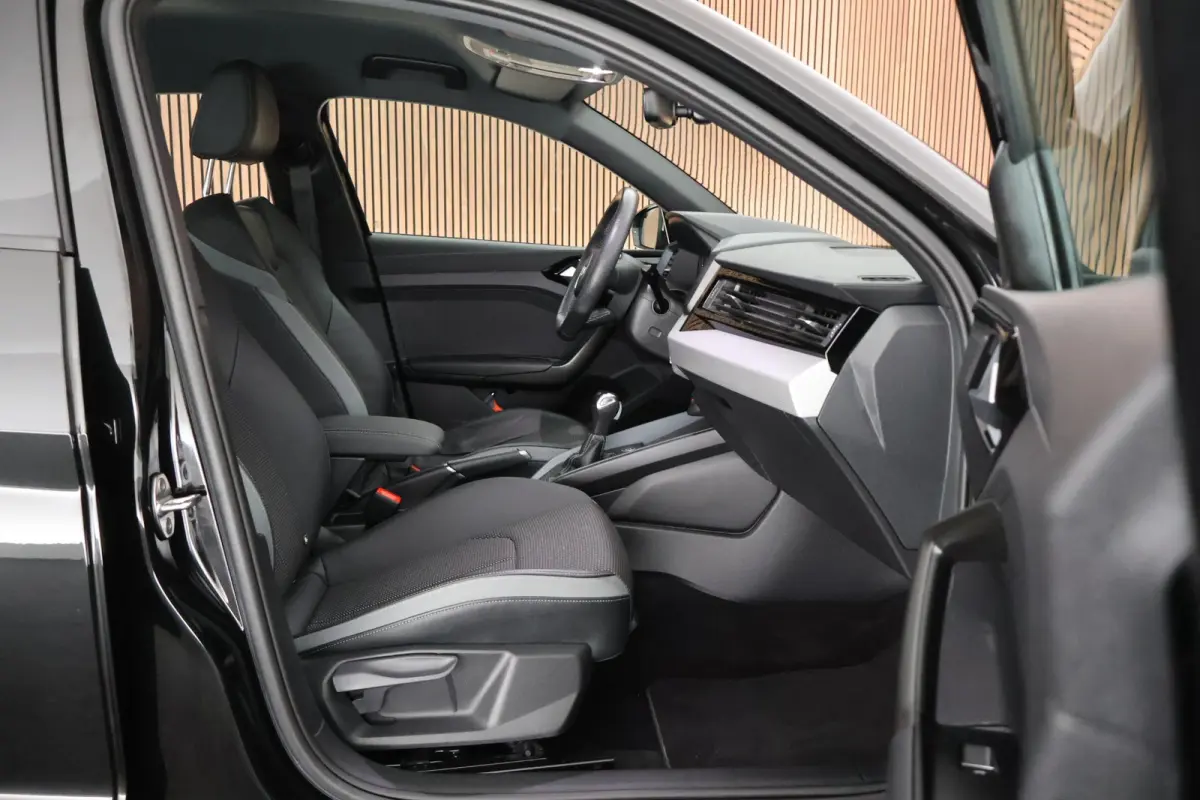 30 TFSI 110pk S-Tronic S edition Sonos Keyless Stoelverwarming ACC LED Climate Control Carplay 2x S-Line