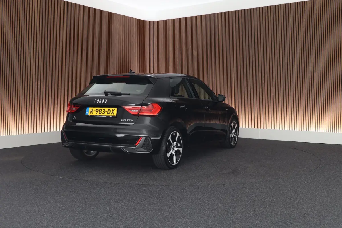 30 TFSI 110pk S-Tronic S edition Sonos Keyless Stoelverwarming ACC LED Climate Control Carplay 2x S-Line