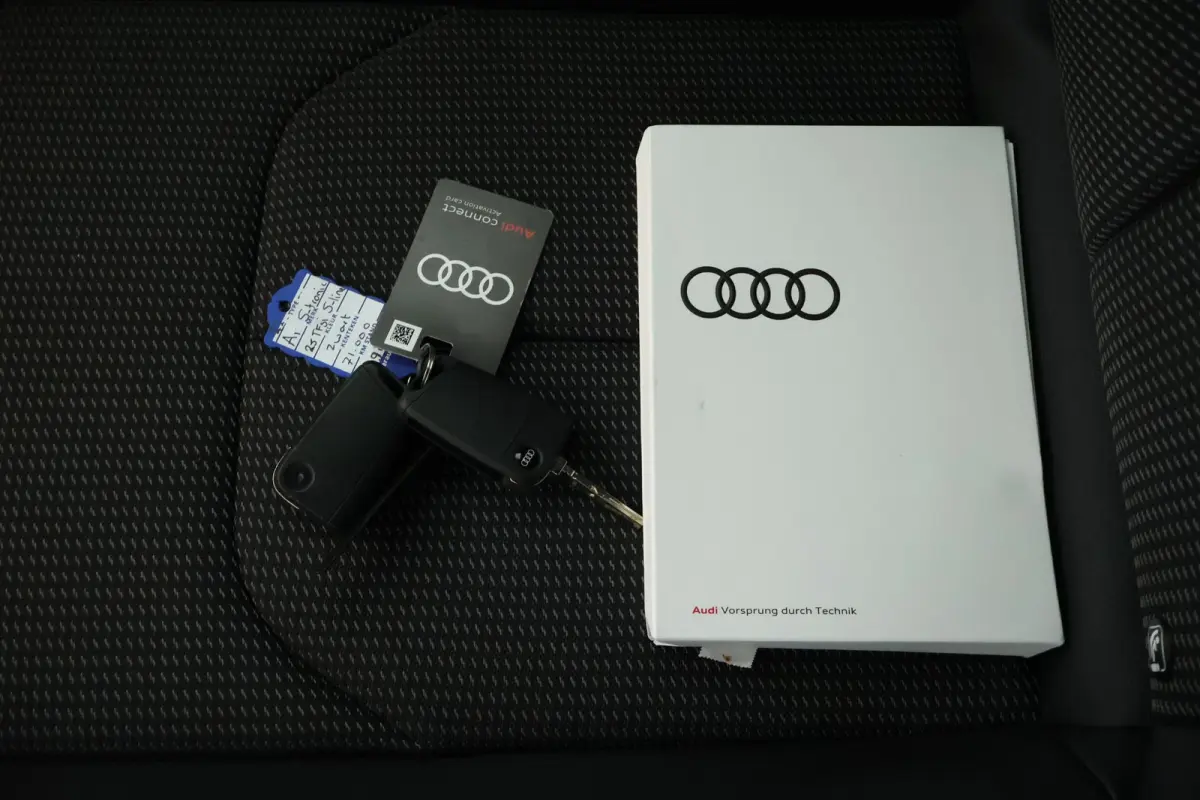 30 TFSI 110pk S-Tronic S edition Sonos Keyless Stoelverwarming ACC LED Climate Control Carplay 2x S-Line