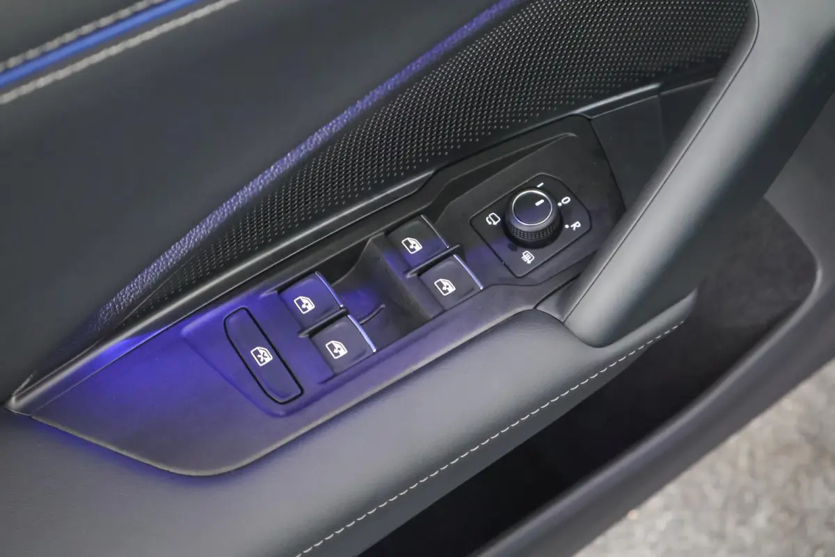 1.5 272pk eHybrid R-Line Edition Trekhaak Camera Keyless Massage Virtual Cockpit Panoramadak Carplay