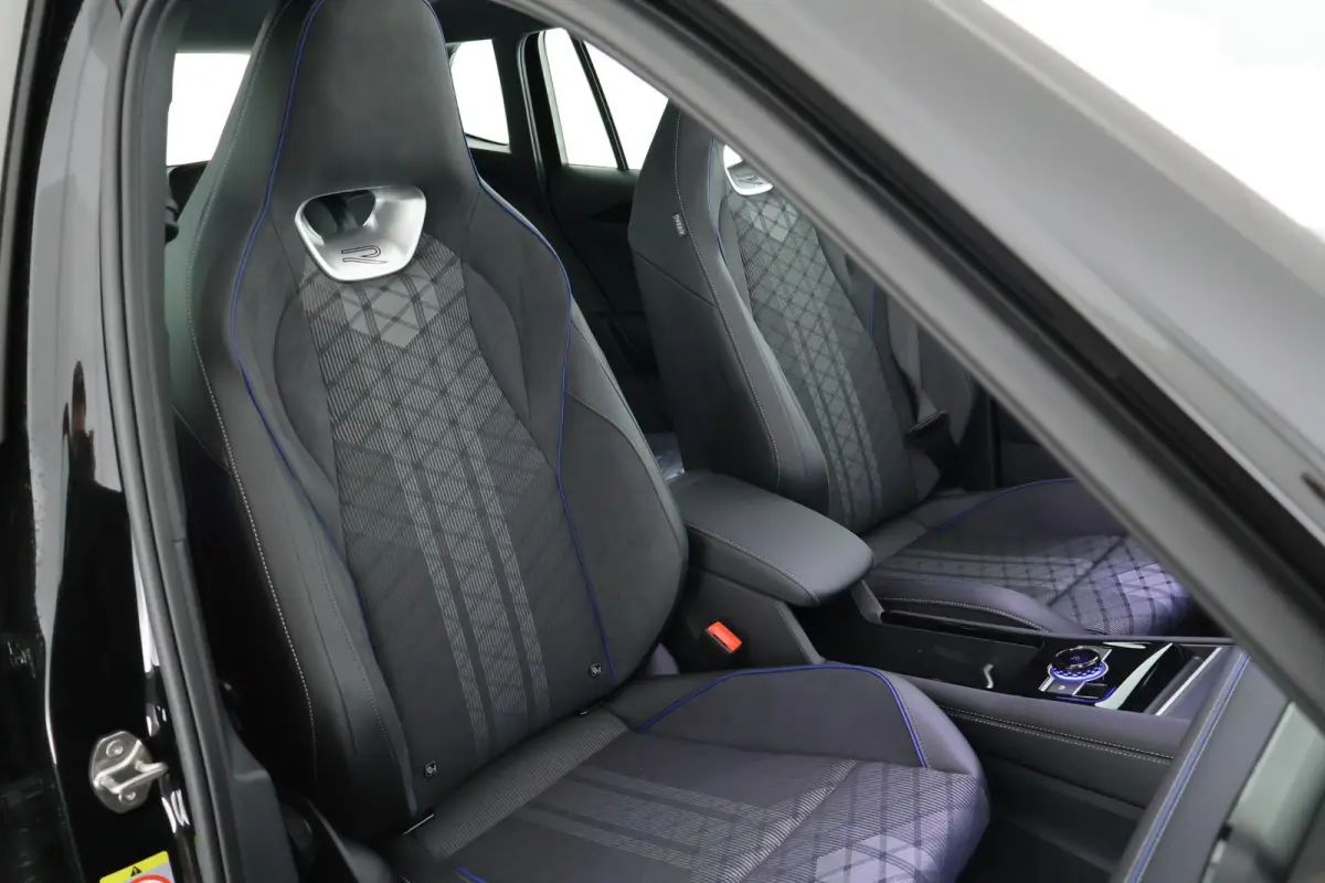 1.5 272pk eHybrid R-Line Edition Trekhaak Camera Keyless Massage Virtual Cockpit Panoramadak Carplay