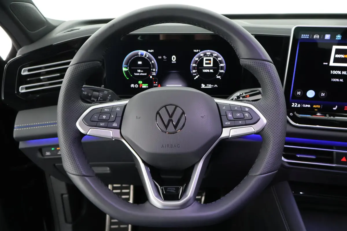 1.5 272pk eHybrid R-Line Edition Trekhaak Camera Keyless Massage Virtual Cockpit Panoramadak Carplay