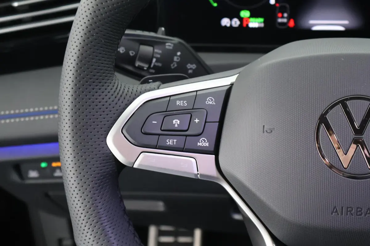 1.5 272pk eHybrid R-Line Edition Trekhaak Camera Keyless Massage Virtual Cockpit Panoramadak Carplay