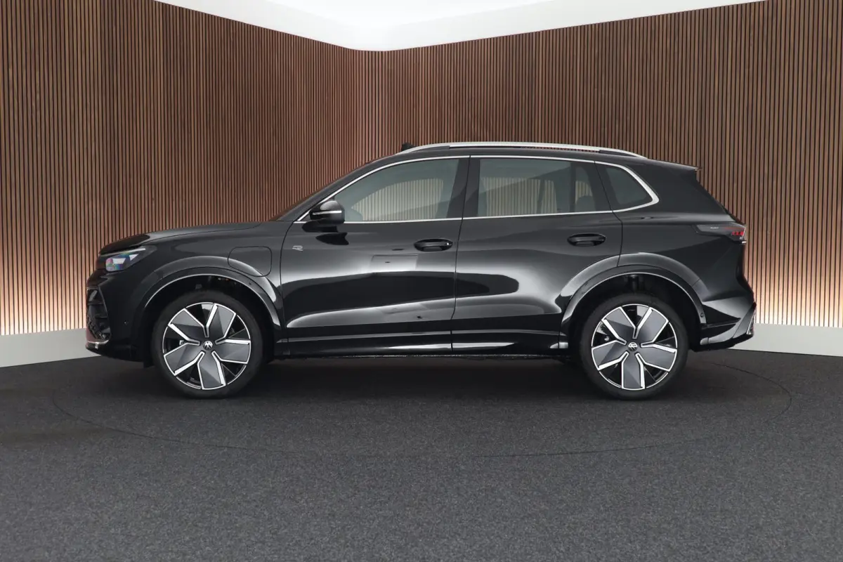 1.5 272pk eHybrid R-Line Edition Trekhaak Camera Keyless Massage Virtual Cockpit Panoramadak Carplay