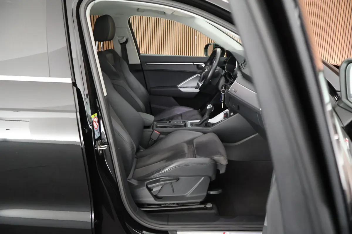 35 TFSI 150pk Business Edition Trekhaak Camera Stoelverwarming LED Virtual Cockpit Navigatie Panoramadak