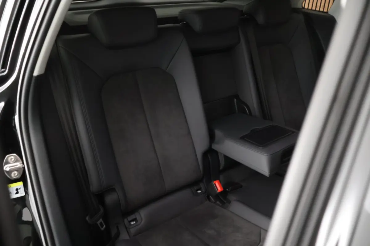 35 TFSI 150pk Business Edition Trekhaak Camera Stoelverwarming LED Virtual Cockpit Navigatie Panoramadak