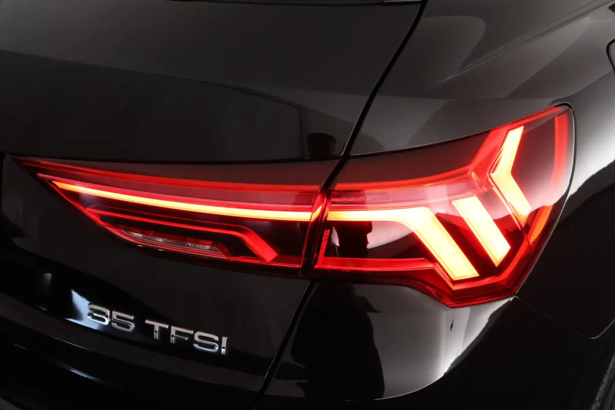 35 TFSI 150pk Business Edition Trekhaak Camera Stoelverwarming LED Virtual Cockpit Navigatie Panoramadak