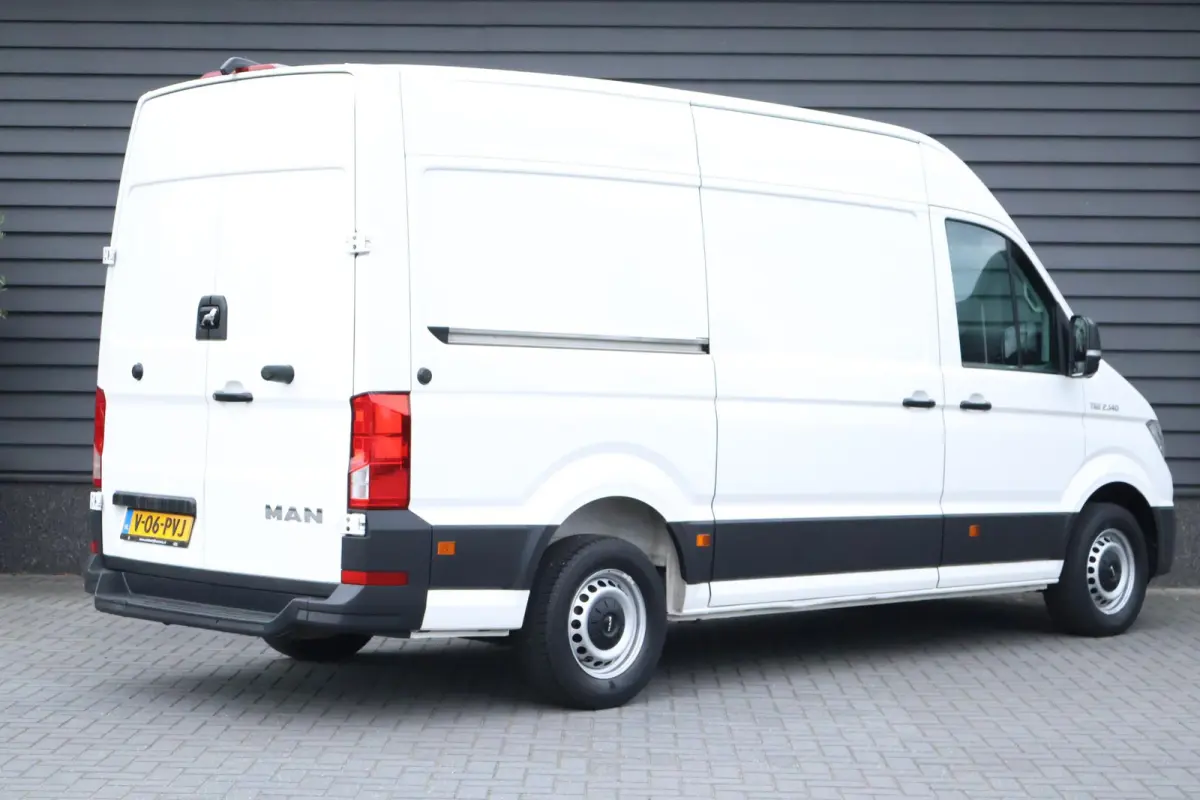 30 2.0 140pk Automaat Camera LED Navigatie