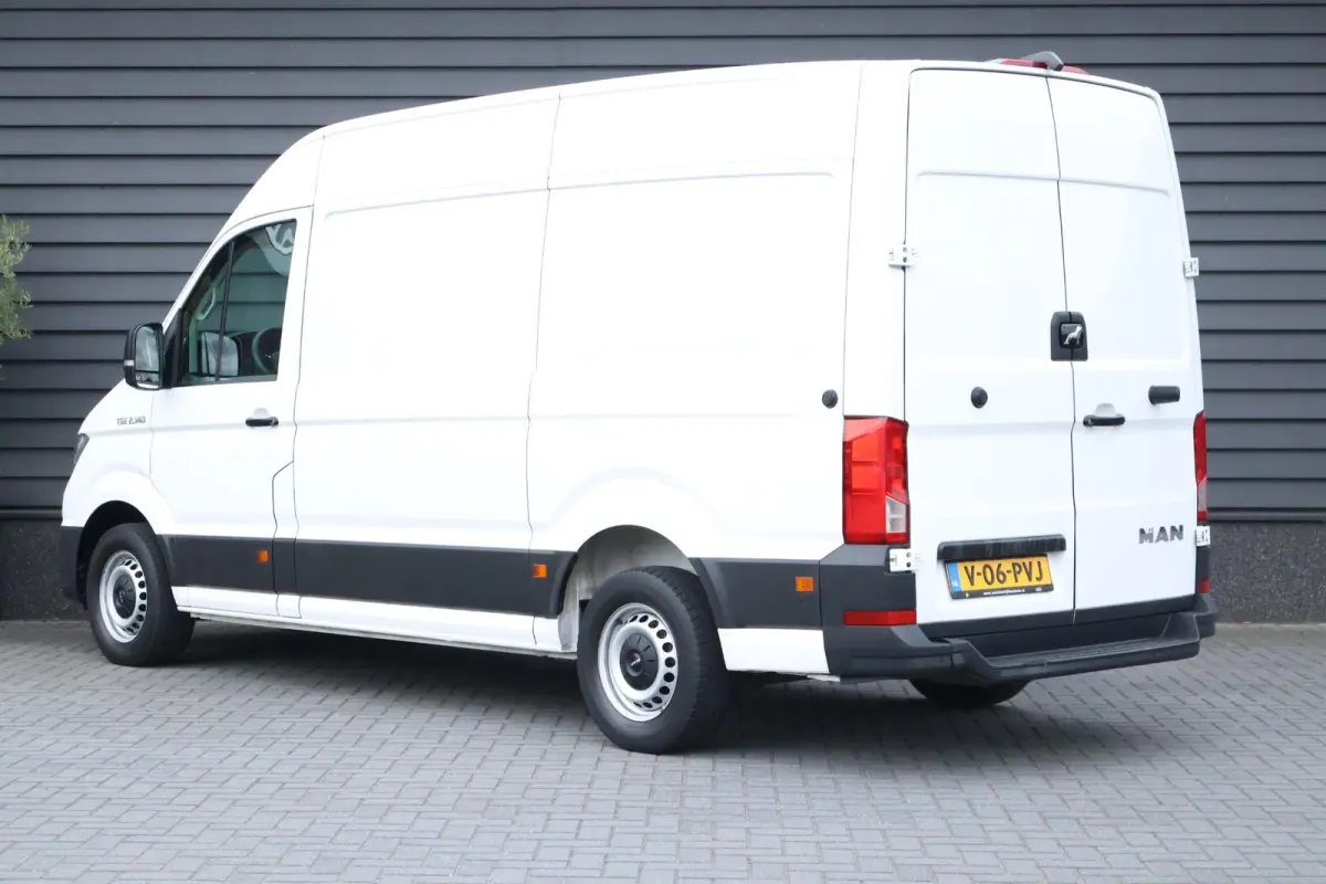30 2.0 140pk Automaat Camera LED Navigatie
