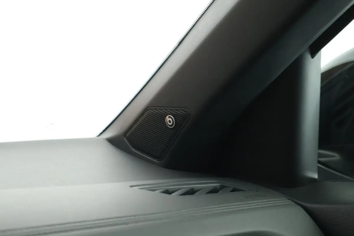 1.5 TSI 150pk DSG R-Line Business+ Black Style Trekhaak Camera Beats Stoelverwarming LED Navigatie