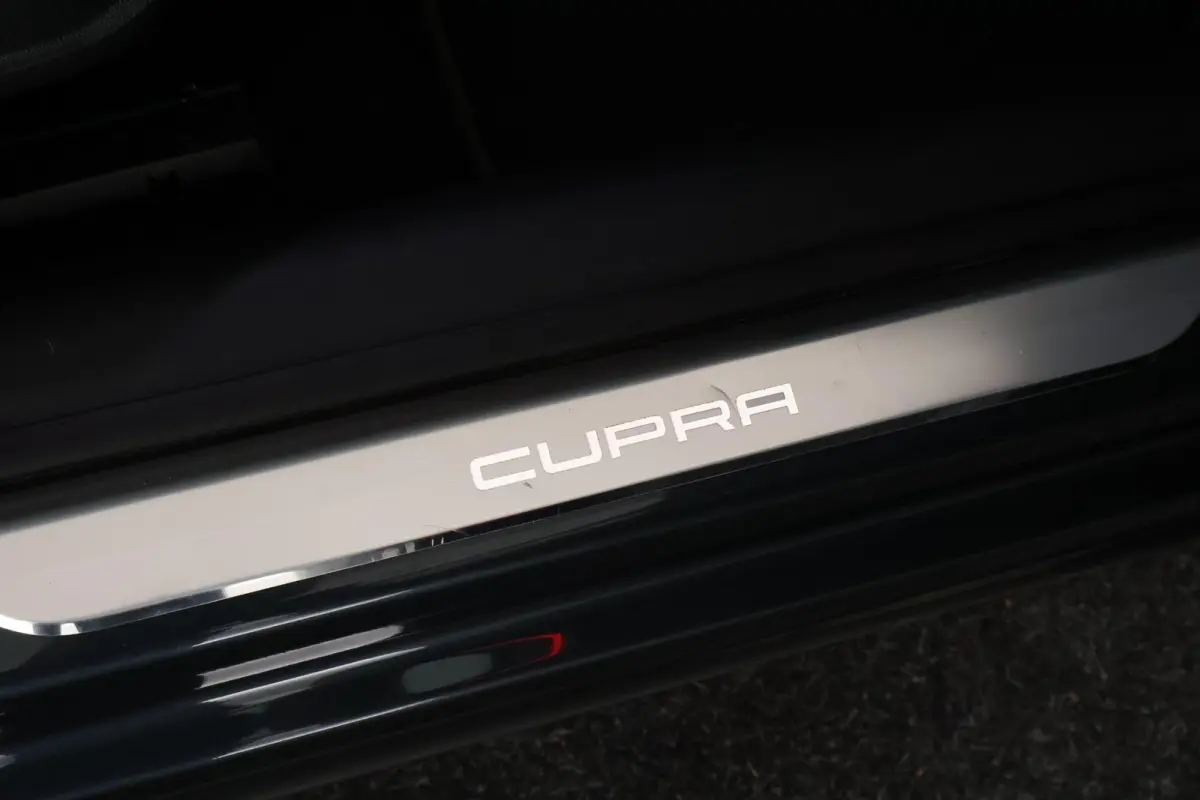 1.4 TSI 204pk e-Hybrid Essential Trekhaak Camera Stoelverwarming Memory Keyless Navigatie