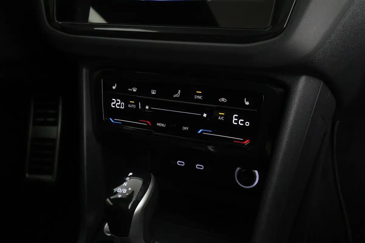 1.4 TSI 245pk eHybrid R-Line Business+ Black Style DCC Panoramadak HUD Camera Trekhaak Stoelverwarming Keyless Navigatie