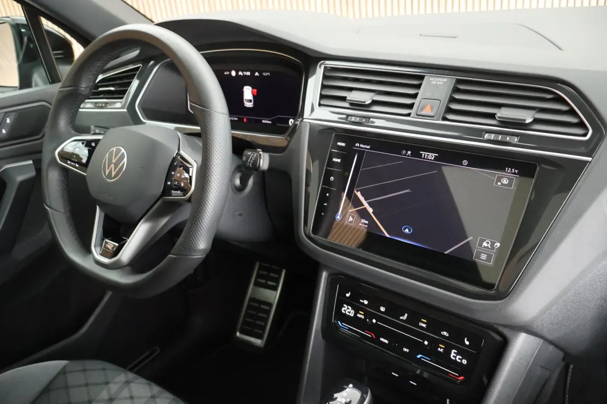 1.4 TSI 245pk eHybrid R-Line Business+ Black Style DCC Panoramadak HUD Camera Trekhaak Stoelverwarming Keyless Navigatie