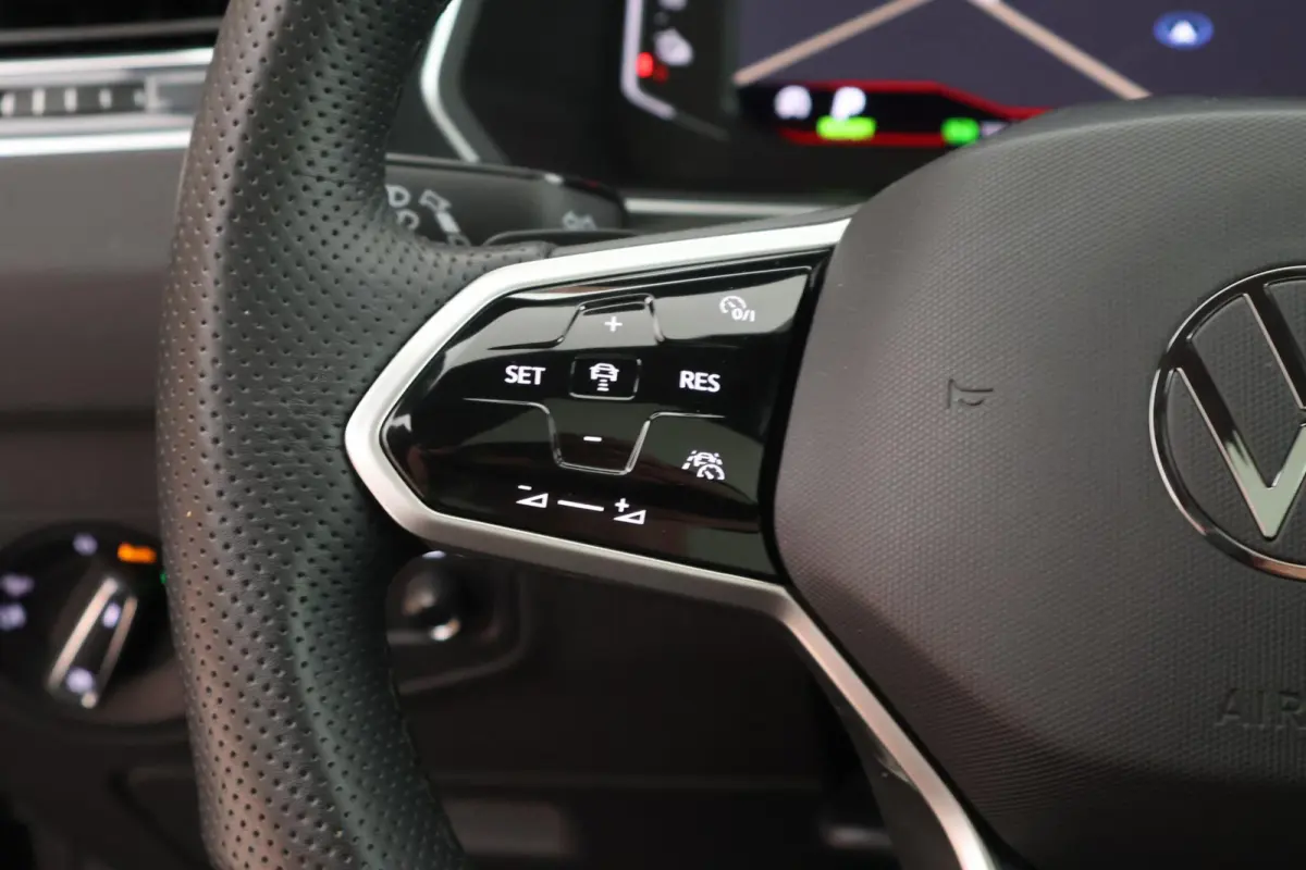 1.4 TSI 245pk eHybrid R-Line Business+ Black Style DCC Panoramadak HUD Camera Trekhaak Stoelverwarming Keyless Navigatie