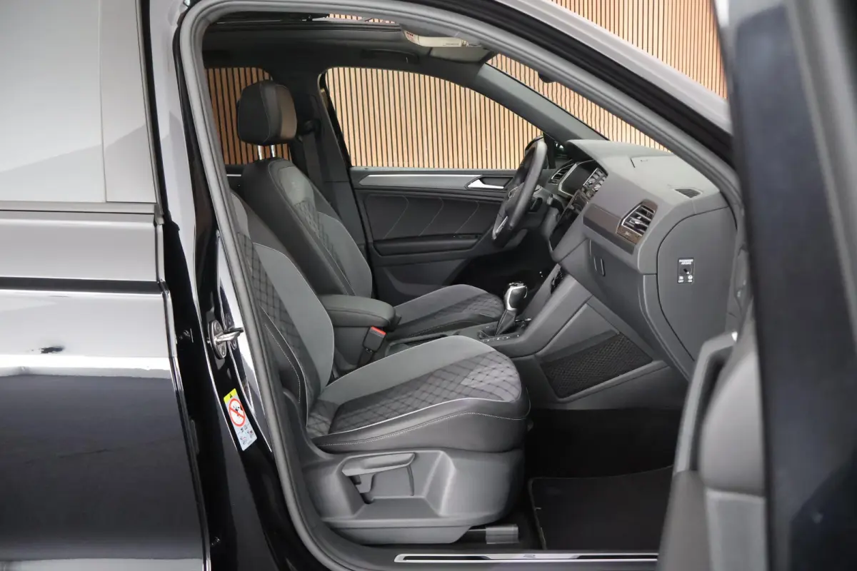1.4 TSI 245pk eHybrid R-Line Business+ Black Style DCC Panoramadak HUD Camera Trekhaak Stoelverwarming Keyless Navigatie