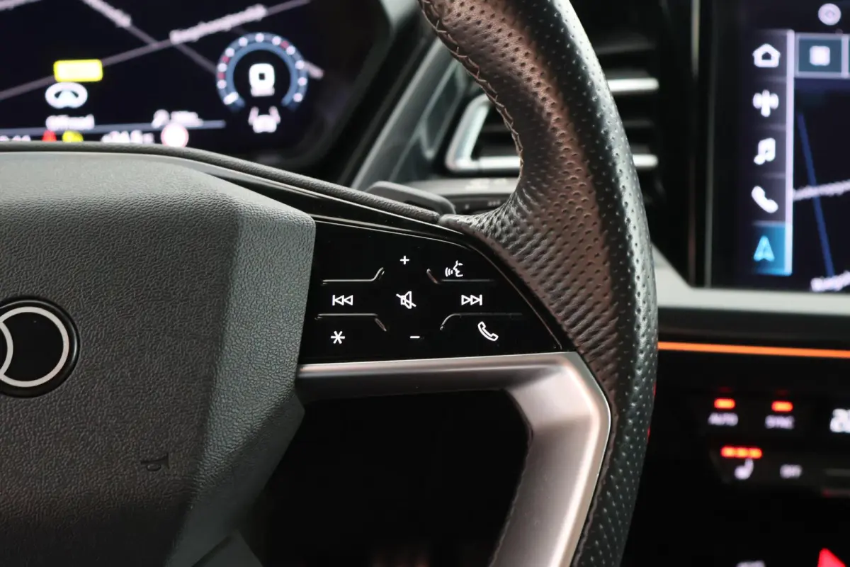 40 S edition 77 kWh SOH 93% Trekhaak Camera HUD Sonos Panoramadak Stoelverwarming Navigatie S-Line