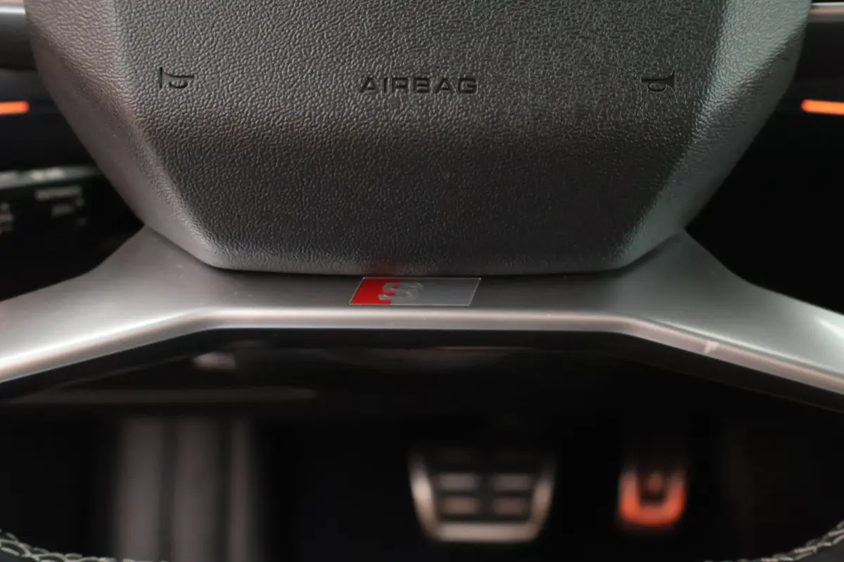 40 S edition 77 kWh SOH 93% Trekhaak Camera HUD Sonos Panoramadak Stoelverwarming Navigatie S-Line