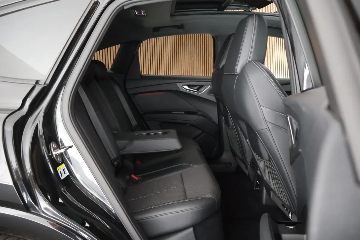 40 S edition 77 kWh SOH 93% Trekhaak Camera HUD Sonos Panoramadak Stoelverwarming Navigatie S-Line
