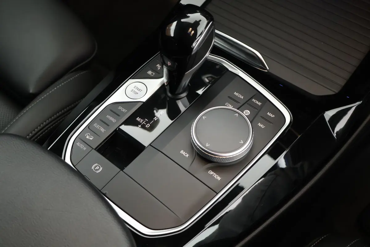 xDrive30e 292pk High Executive M Sport Camera Leder Panoramadak Stoelverwarming Navigatie