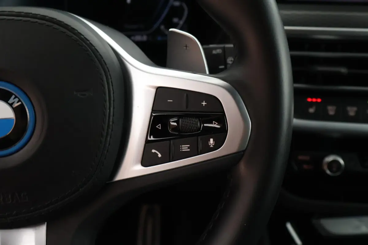 xDrive30e 292pk High Executive M Sport Camera Leder Panoramadak Stoelverwarming Navigatie