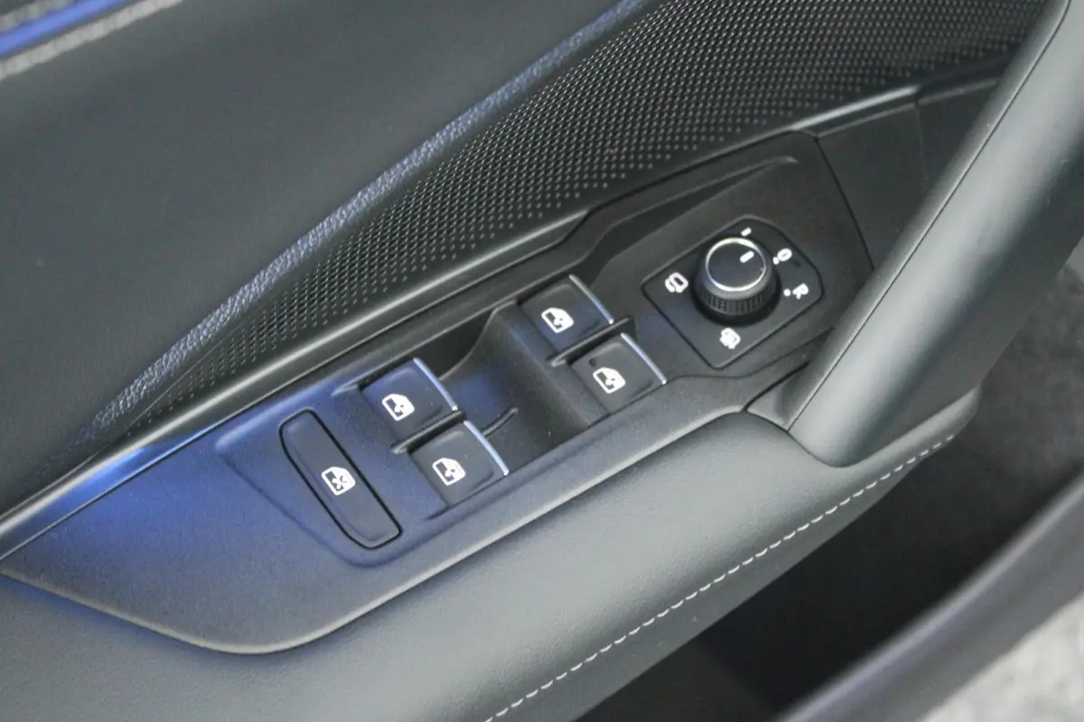 1.5 272pk eHybrid R-Line Edition Trekhaak Camera Keyless Massage Virtual Cockpit Panoramadak Carplay