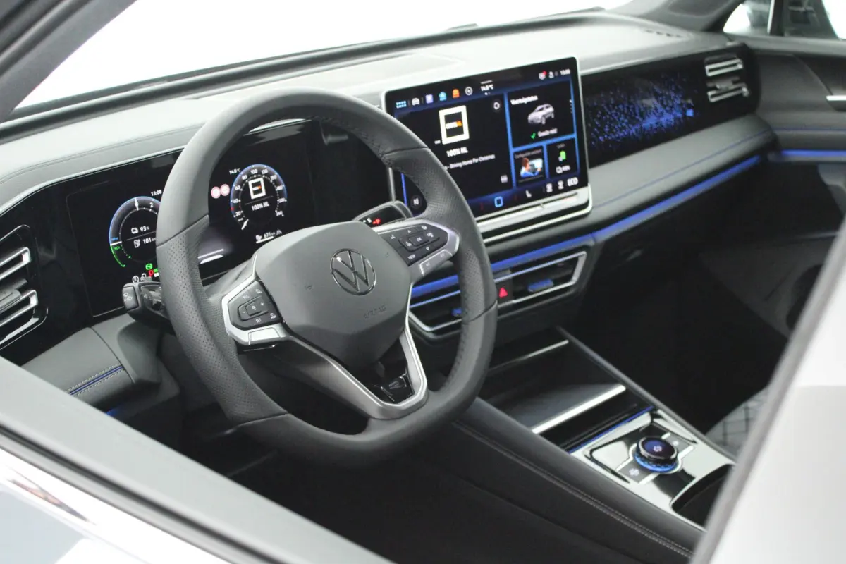 1.5 272pk eHybrid R-Line Edition Trekhaak Camera Keyless Massage Virtual Cockpit Panoramadak Carplay