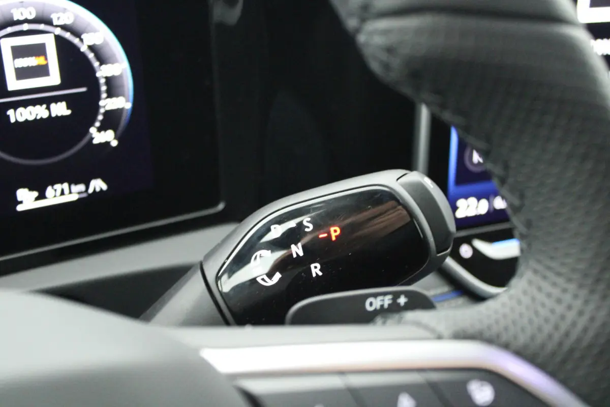 1.5 272pk eHybrid R-Line Edition Trekhaak Camera Keyless Massage Virtual Cockpit Panoramadak Carplay