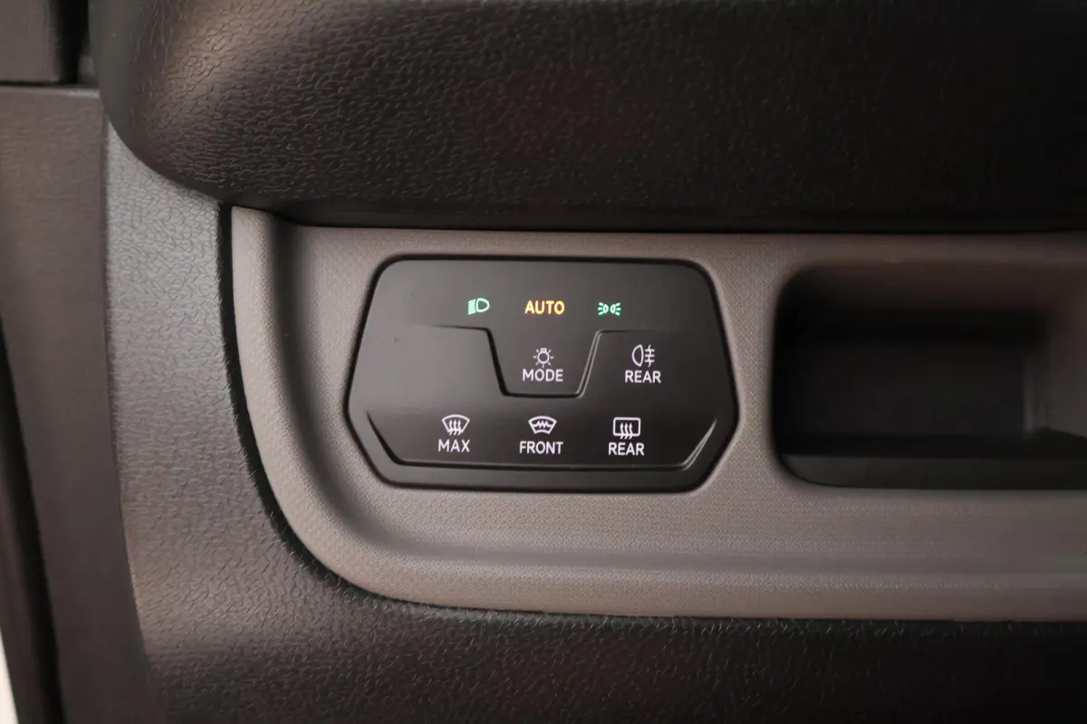 77 kWh 204pk SOH 98% Trekhaak Navigatie Stoelverwarming Adaptive Cruise Control Bijrijdersbank Climate control