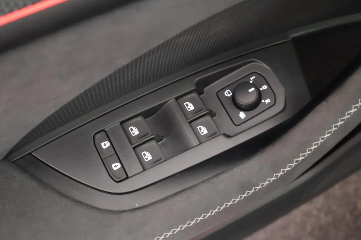 1.5 TSI 204pk PHEV Sportline Business Trekhaak Camera Canton LED Memory Stoelverwarming Panoramadak Navigatie