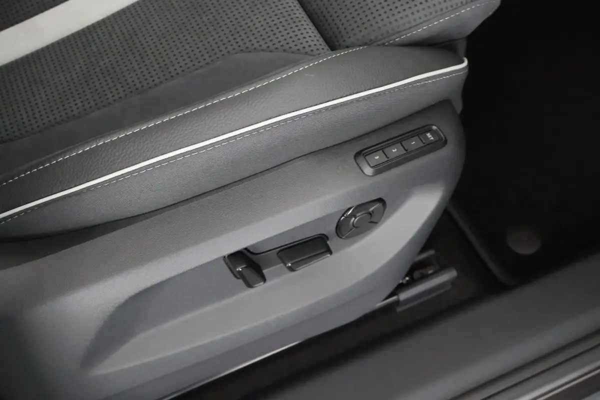 1.5 TSI 204pk PHEV Sportline Business Trekhaak Camera Canton LED Memory Stoelverwarming Panoramadak Navigatie