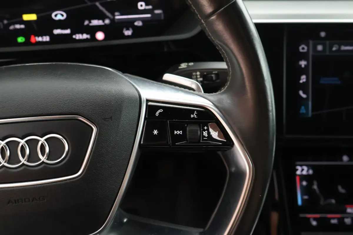 55 408pk quattro S edition 95 kWh SOH 91% Luchtvering 360Camera Nachtzicht Keyless Adaptive cruise