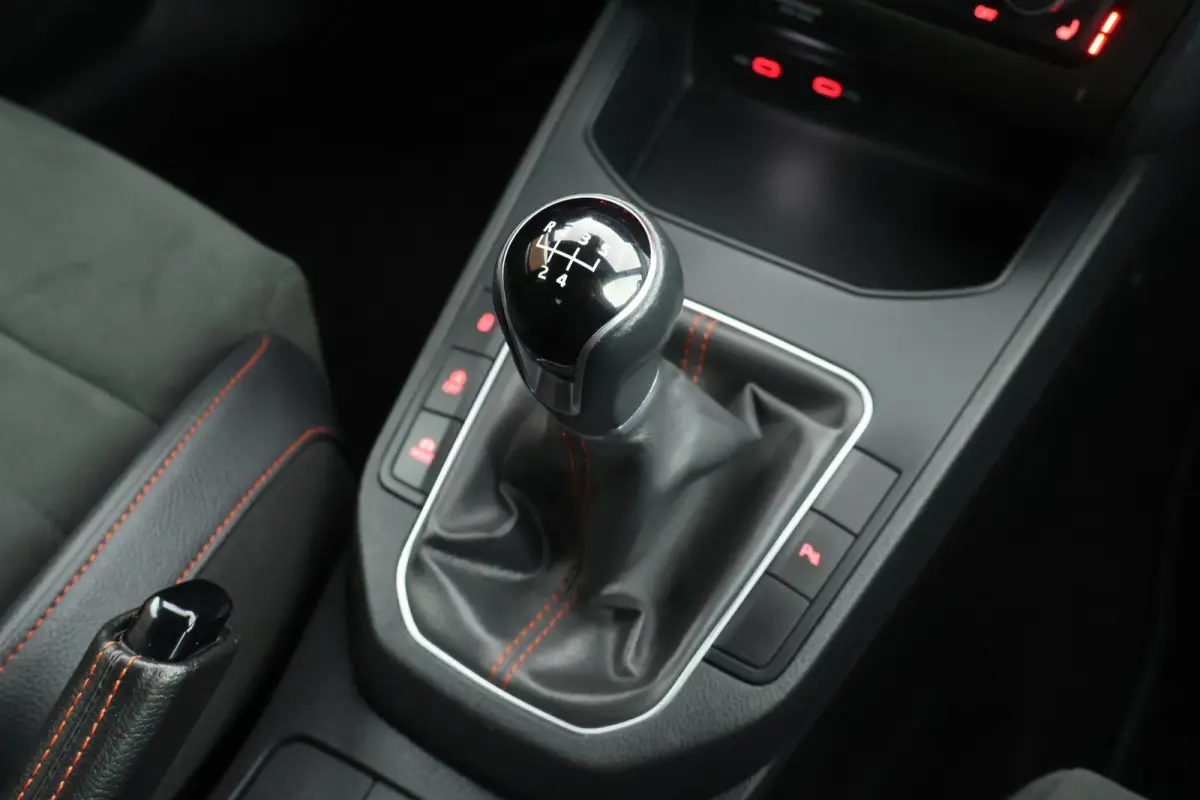 1.0 EcoTSI 95pk FR Business Intense Stoelverwarming Camera Virtual Cockpit LED Navigatie