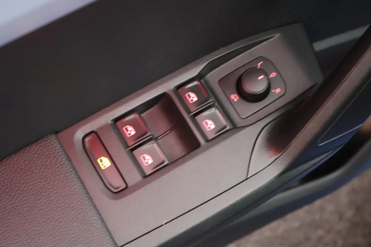 1.0 EcoTSI 95pk FR Business Intense Stoelverwarming Camera Virtual Cockpit LED Navigatie