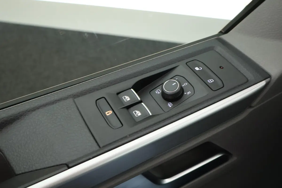 2.0 TDI 150pk DSG L2H1 32 DC Bulli Trekhaak Camera Leder LED Virtual Cockpit Navigatie