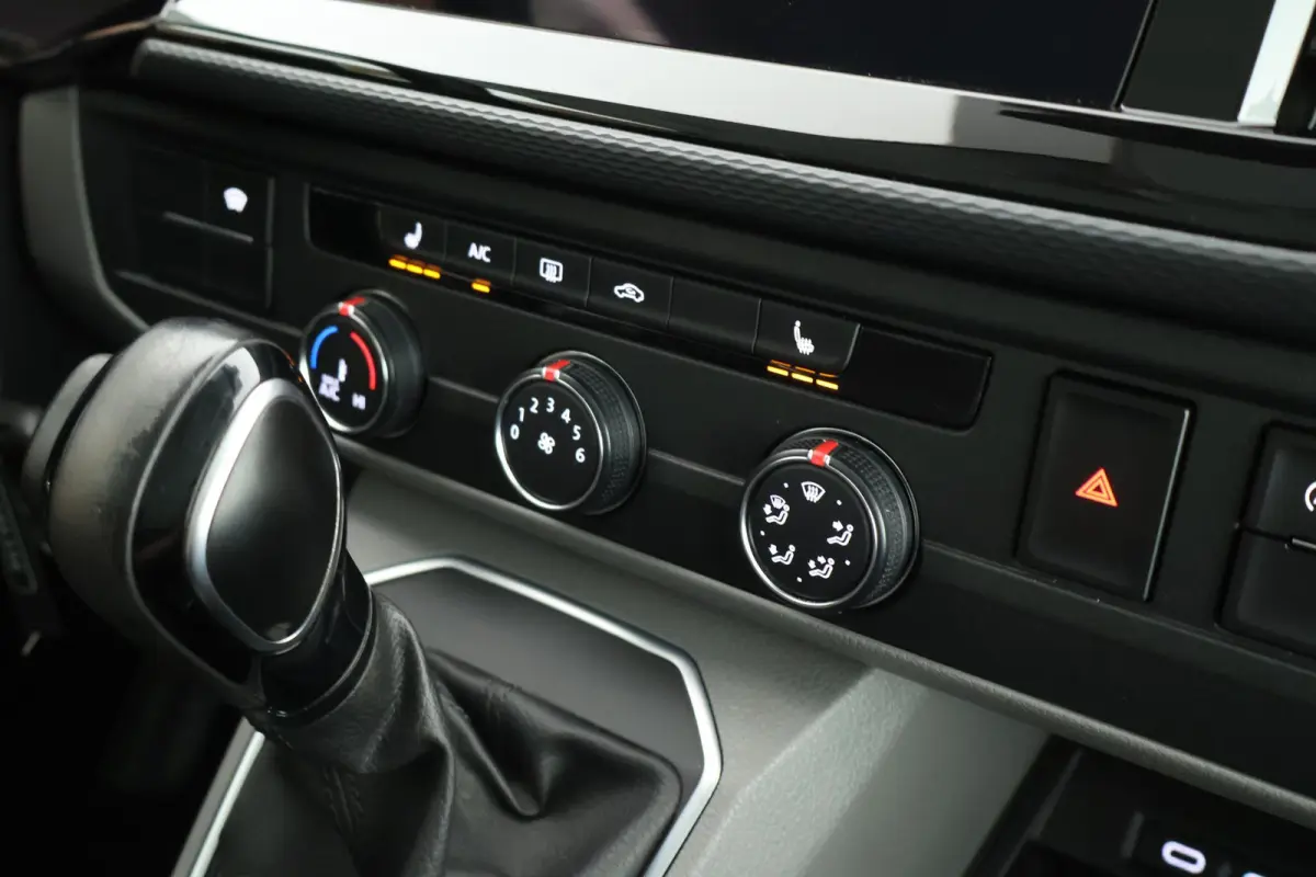 2.0 TDI 150pk DSG L2H1 32 DC Bulli Trekhaak Camera Leder LED Virtual Cockpit Navigatie