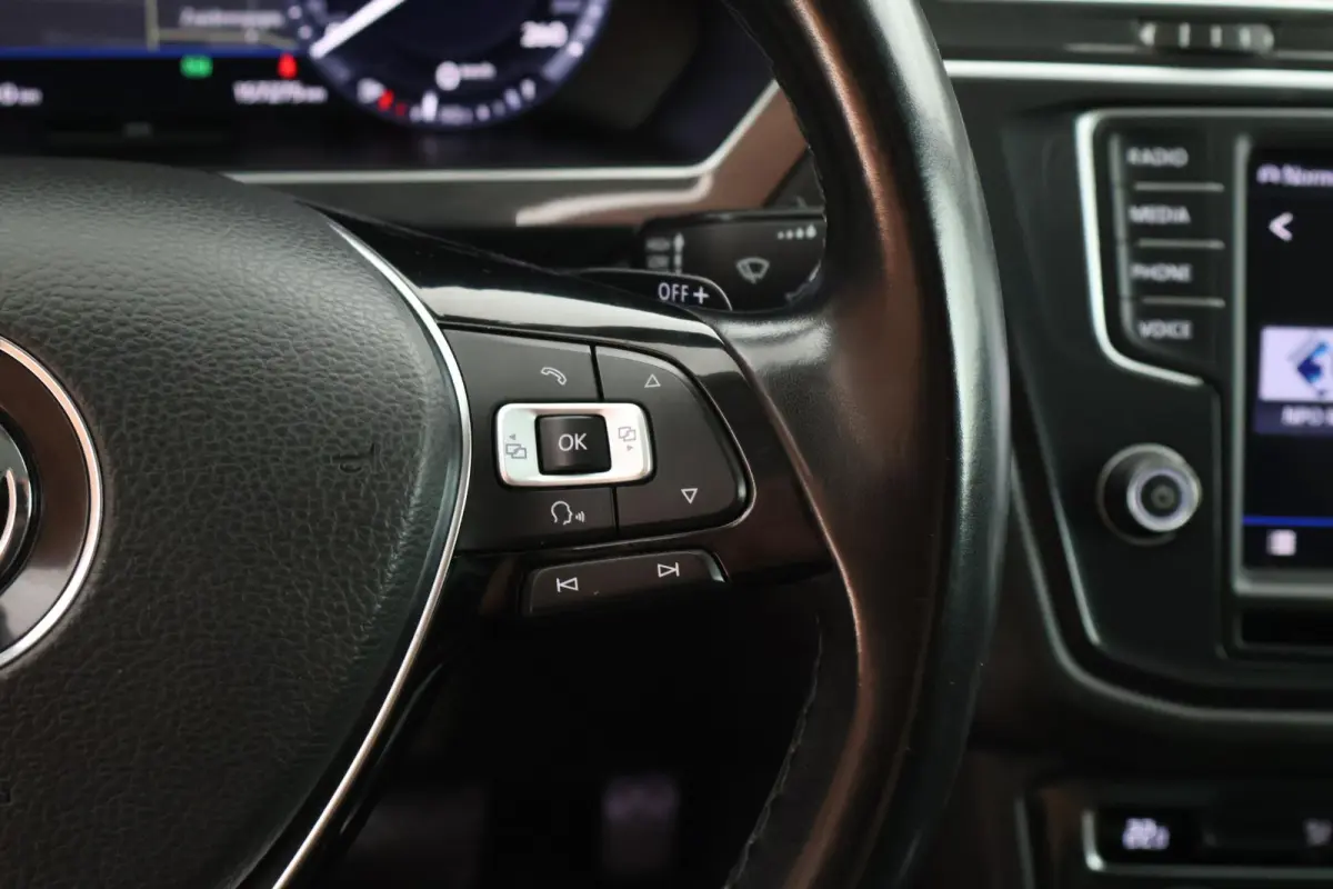 2.0 TSI 180pk DSG 4Motion R-Line Highline Trekhaak Keyless Virtual Cockpit Navigatie