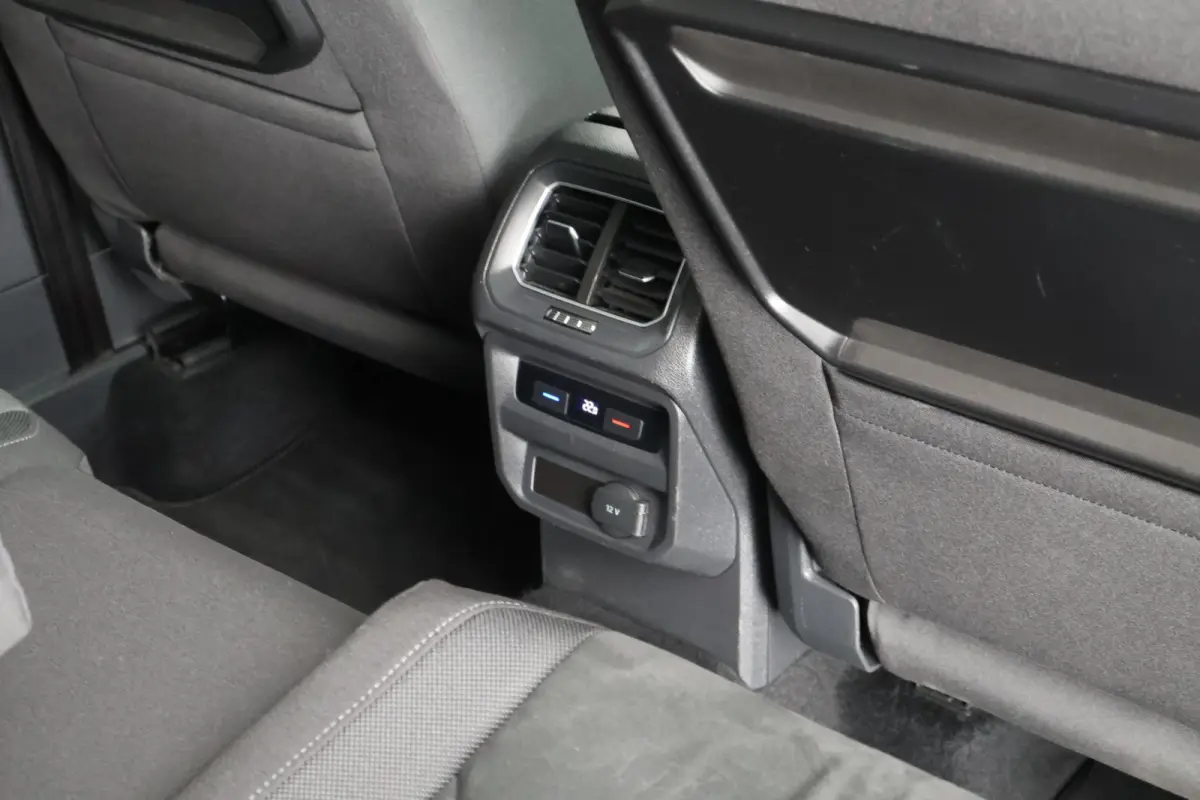 2.0 TSI 180pk DSG 4Motion R-Line Highline Trekhaak Keyless Virtual Cockpit Navigatie