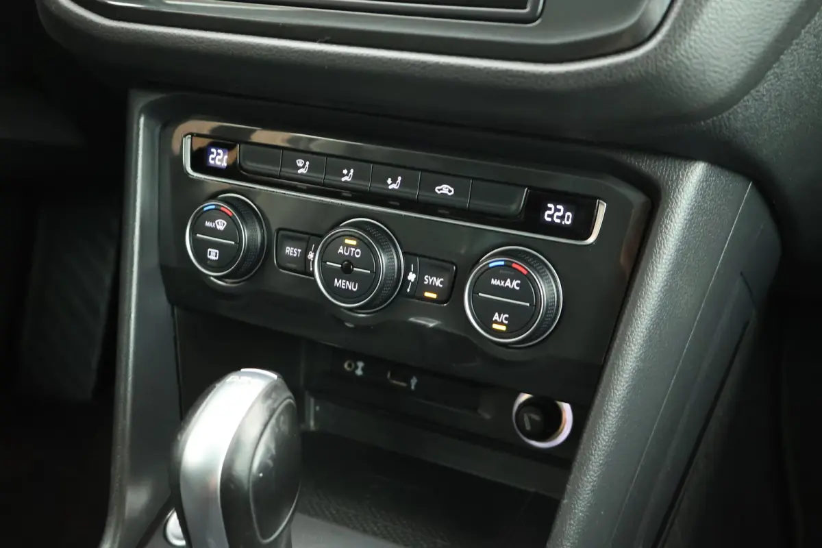 2.0 TSI 180pk DSG 4Motion R-Line Highline Trekhaak Keyless Virtual Cockpit Navigatie