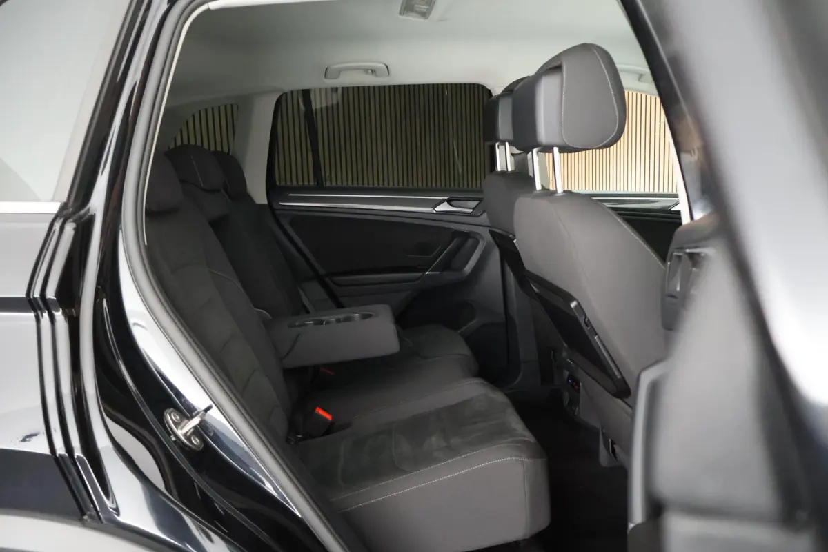 2.0 TSI 180pk DSG 4Motion R-Line Highline Trekhaak Keyless Virtual Cockpit Navigatie