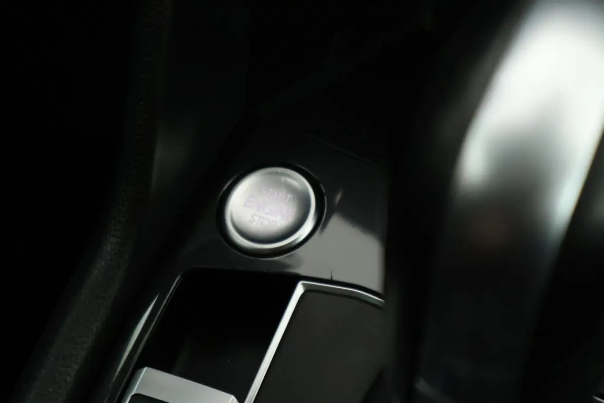 2.0 TSI 180pk DSG 4Motion R-Line Highline Trekhaak Keyless Virtual Cockpit Navigatie